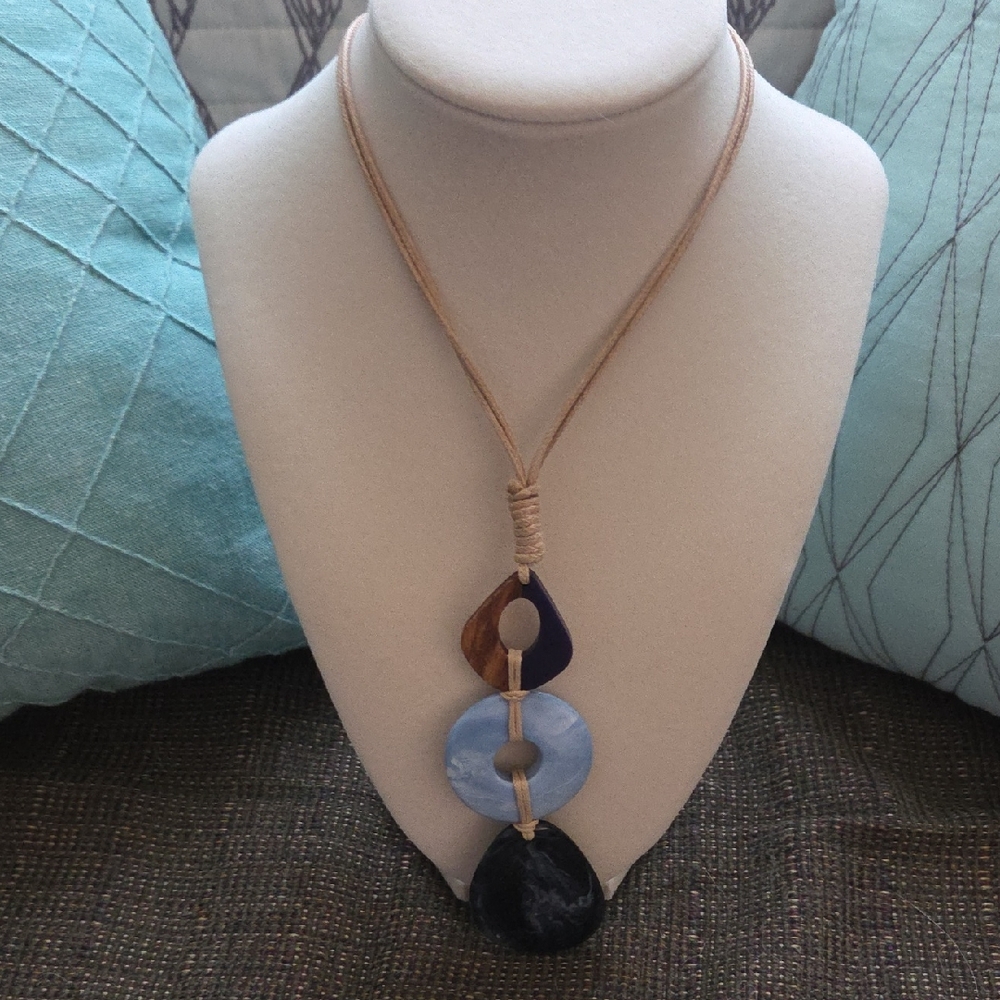 Chic Blue and Brown Pendant Necklace